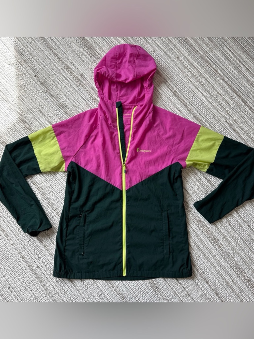 Cotopaxi Palmas Wind Shell Jacket Woman’s Size Large Outdoors Packable Breaker